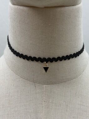 Black Triangle Choker Necklace Gothic Y2K Lace Choker Minimalist Pendant